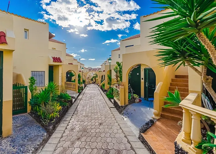 Cozy Spacious Seaview 300m شقة *